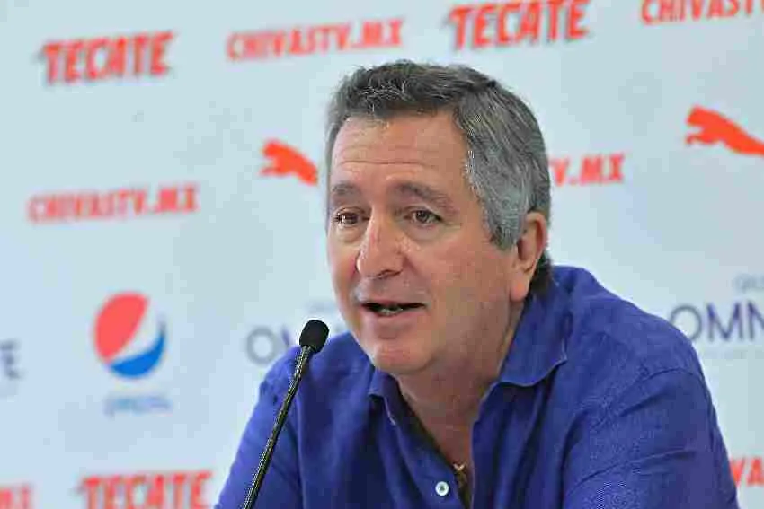 IMAGO7 Jorge Vergara en una conferencia de prensa