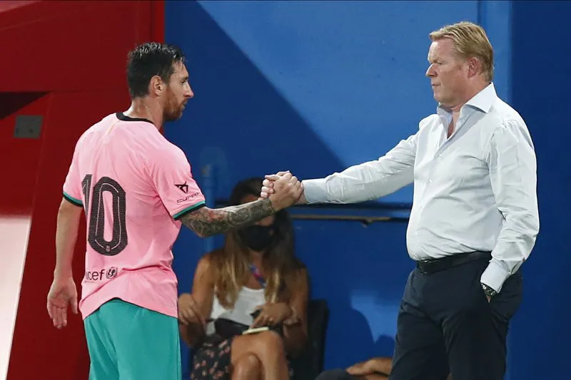 AP Messi y Koeman tras un duelo del Barcelona