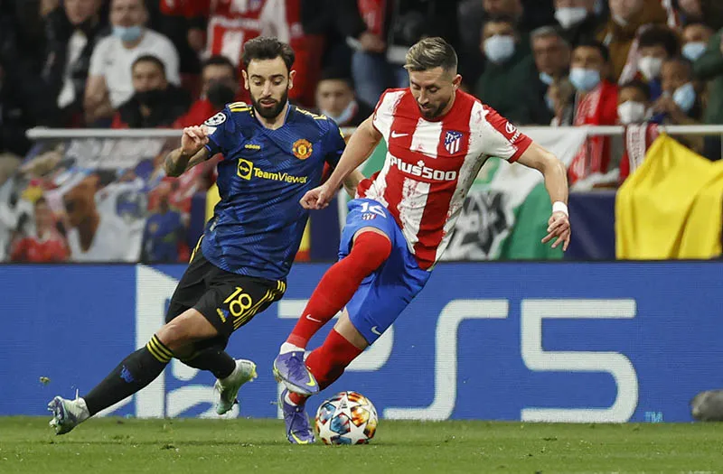 EFE Héctor Herrera durante un duelo con el Atlético