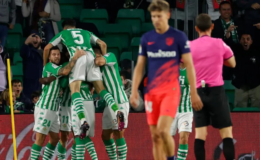 EFE Los del Betis festejan el gol de Cristian Tello