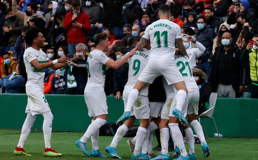 EFE Elche se fue al frente ante el Barcelona