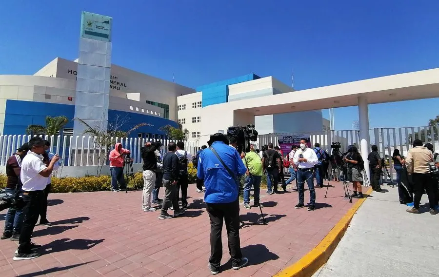 EFE Medios en el Hospital General de Querétaro donde son atendidos los heridos