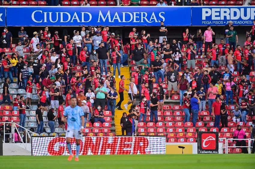 IMAGO 7 Aficionados de Atlas en la Corregidora