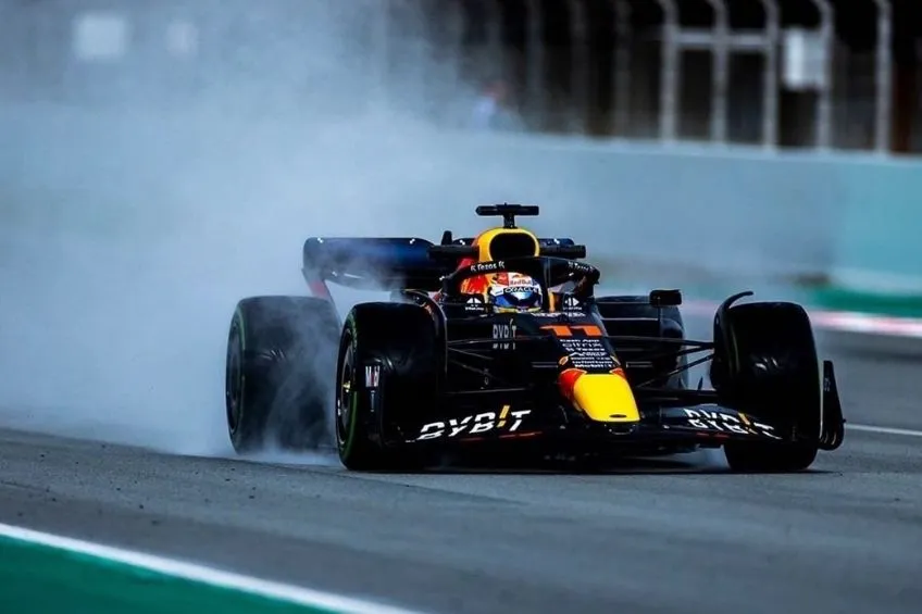 TWITTER: @SChecoPerez Checo Pérez durante las pruebas de pretemporada