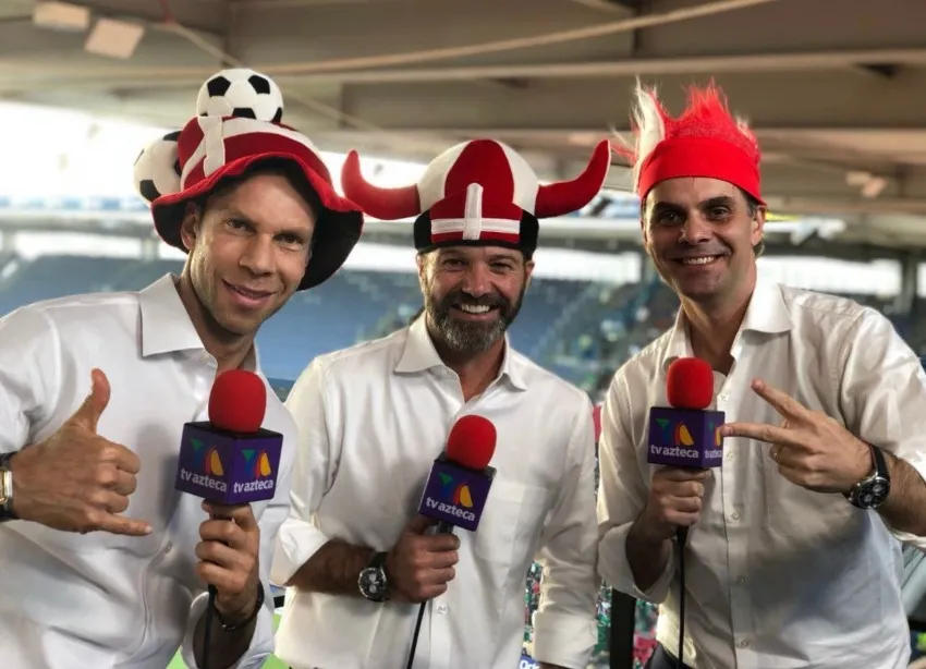 TWITTER:@martinolimx Equipo de TV Azteca en una transmisión