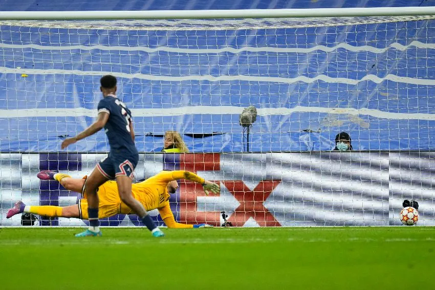 AP Donnarumma en el segundo gol del Madrid