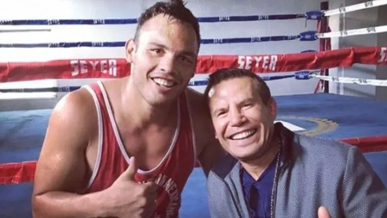 INSTAGRAM @jcchavez115 Julio César Chávez González con su hijo