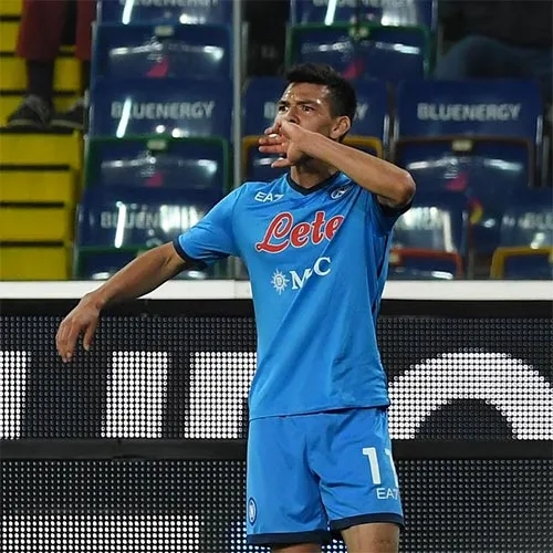 TWITTER @sscNapoliES El mexicano en un partido con Napoli