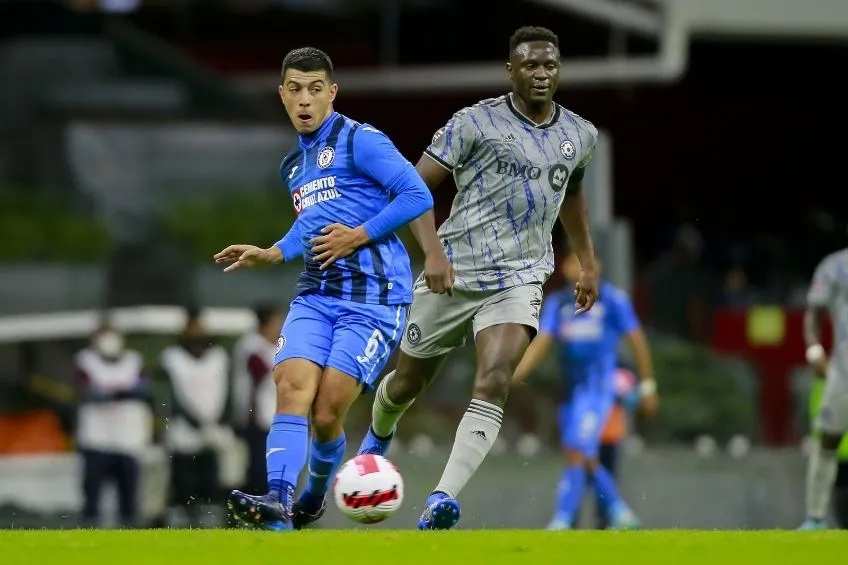MEXSPORT Erik Lira durante un partido del Cruz Azul