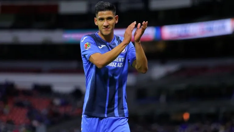IMAGO7 Antuna aplaude una acción de Cruz Azul