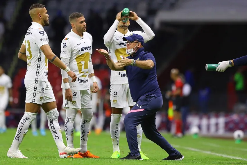 IMAGO7 Andrés Lillini en el juego entre Pumas y Cruz Azul