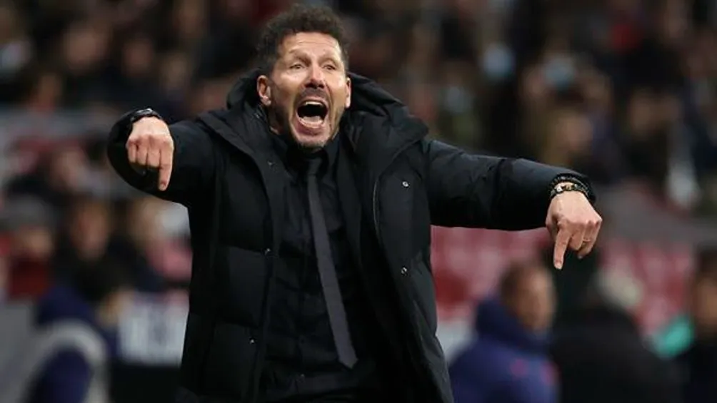 EFE Diego Simeone dirigiendo al Atlético de Madrid en partido de LaLiga