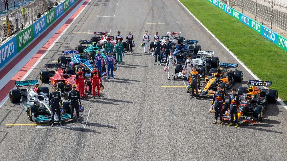 TWITTER | @F1 Pilotos de la Fórmula 1 previo al comienzo de la Temporada 2022
