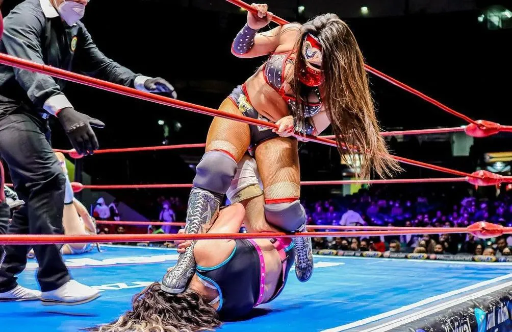 Twitter: @reynaisiscmll Reyna Isis, durante la batalla.