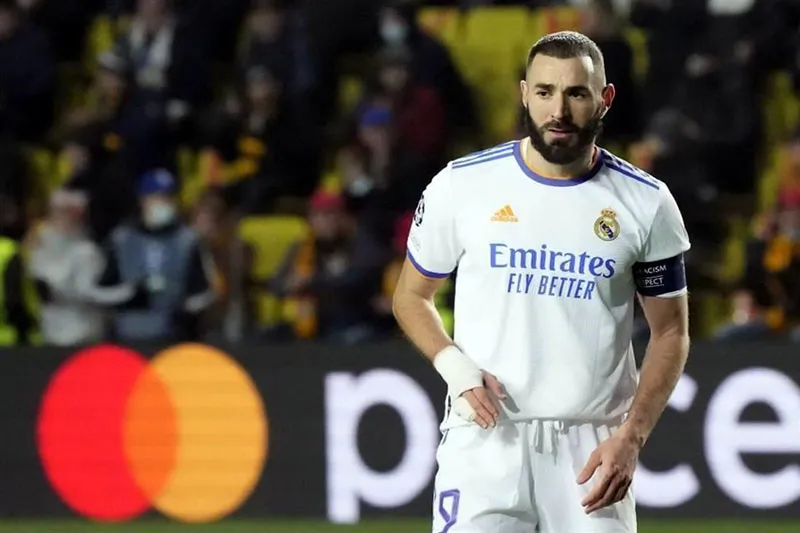 AP Karim Benzema durante un duelo con el Real Madrid