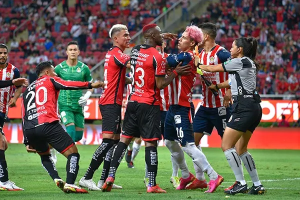 IMAGO7 Los ánimos se calentaron en el último Clásico Tapatío