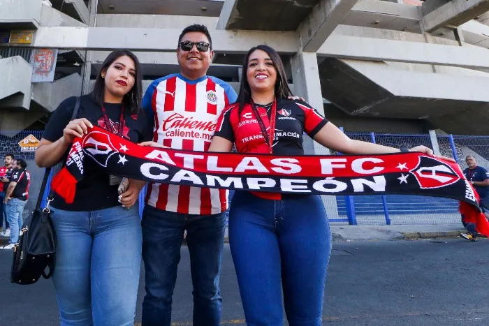 IMAGO7 Afición en el Clásico Tapatío