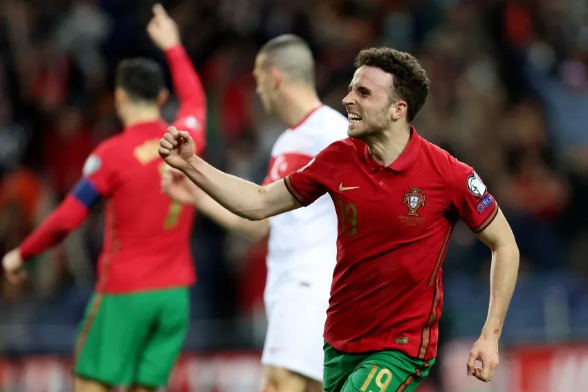 AP Diogo Jota tras anotar a favor de Portugal