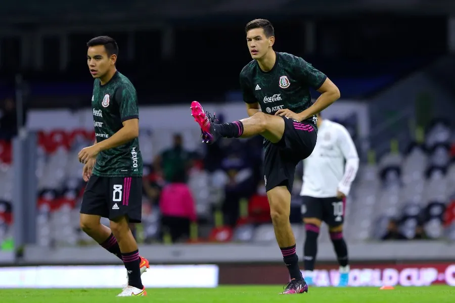 IMAGO7 Charly y Montes previo a un partido con el Tri