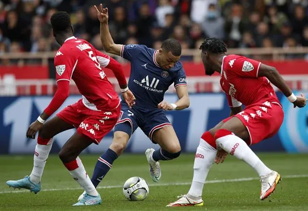 EFE Mbappé en acción con el PSG