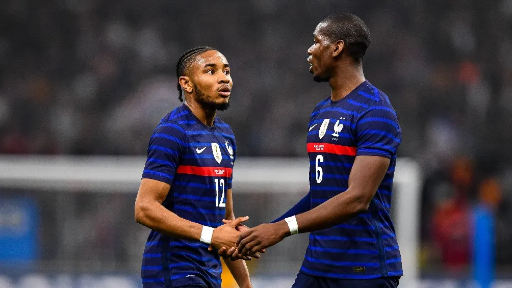TWITTER | @EQUIPEDEFRANCE Christopher Nkunku y Paul Pogba jugando partido ante Costa de Marfil