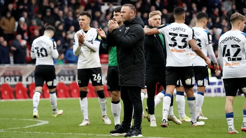 AP Wayne Rooney, DT de Derby County