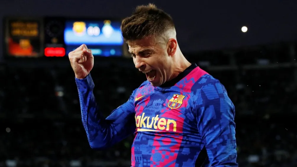 TWITTER | @SOMHISEREMFCB Gerard Piqué festejando gol con el Barcelona en partido de LaLiga