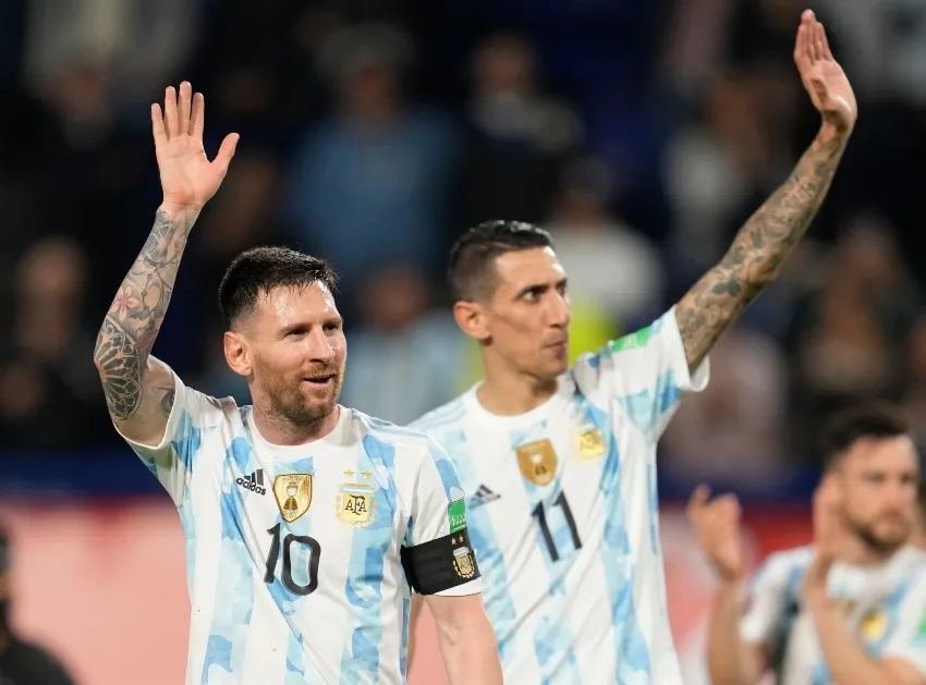 AP Messi y Di María en un partido de Argentina