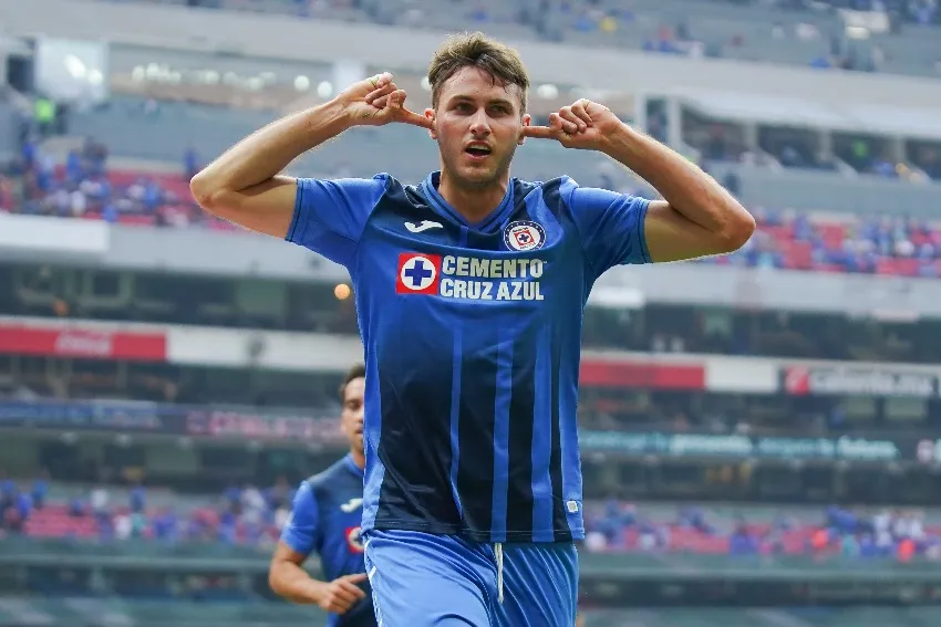 IMAGO 7 Santi Giménez celebrando su gol vs Atlas