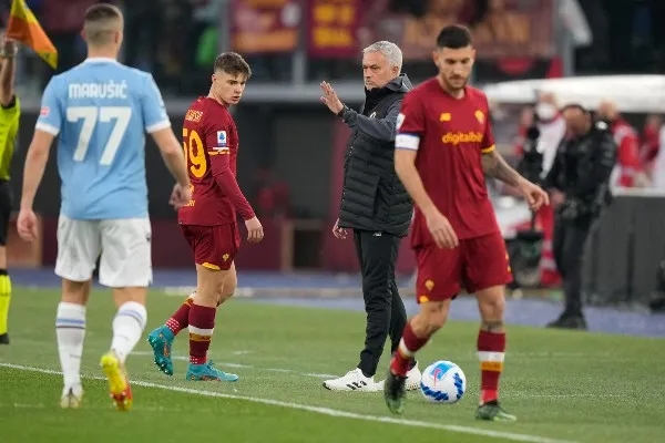 AP José Mourinho durante partido con el AS Roma