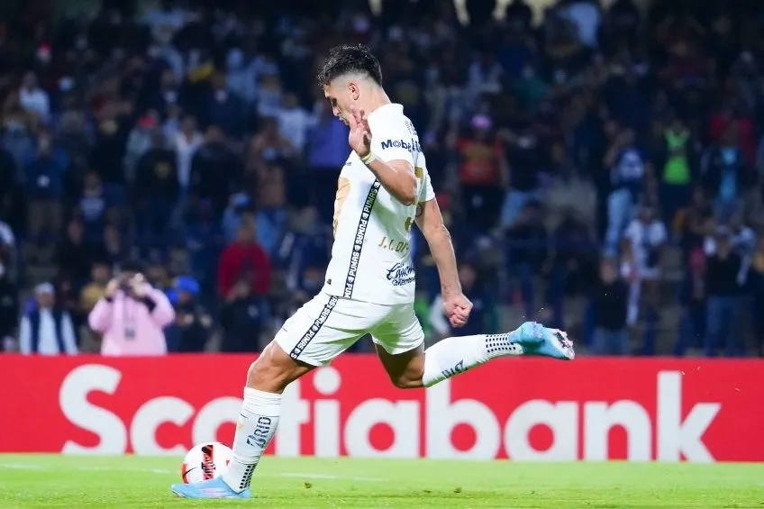 IMAGO7 Juan Dinenno en un partido de Concachampions