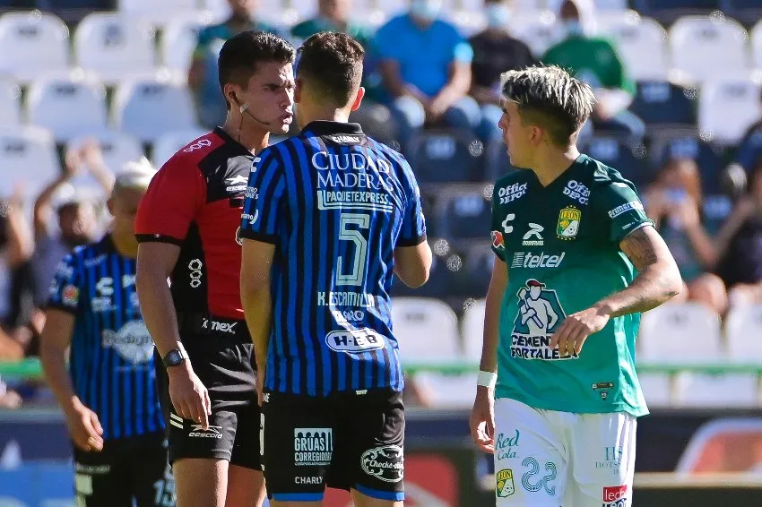 IMAGO7 Kevin Escamilla tras ser amonestado