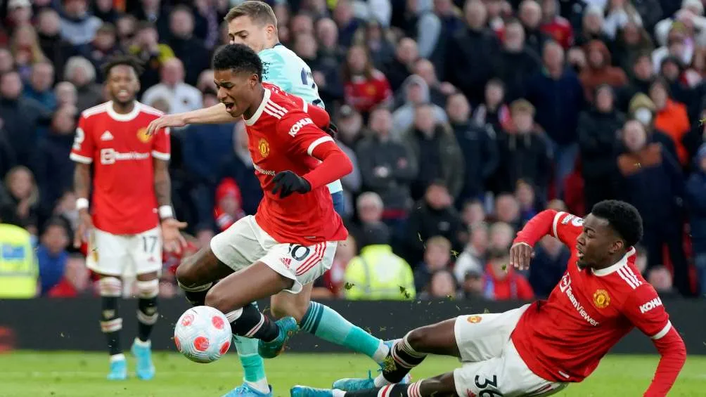 AP Rooney acusó falta de hambre en Manchester