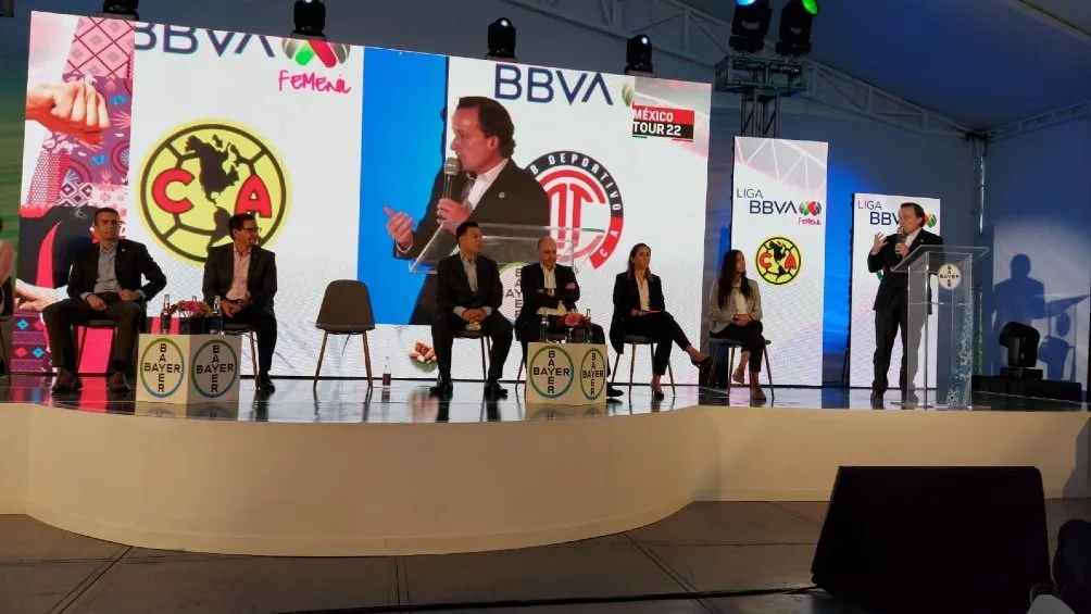 VÍCTOR DÍAZ Mikel Arriola durante conferencia de prensa junto a Bayer en México