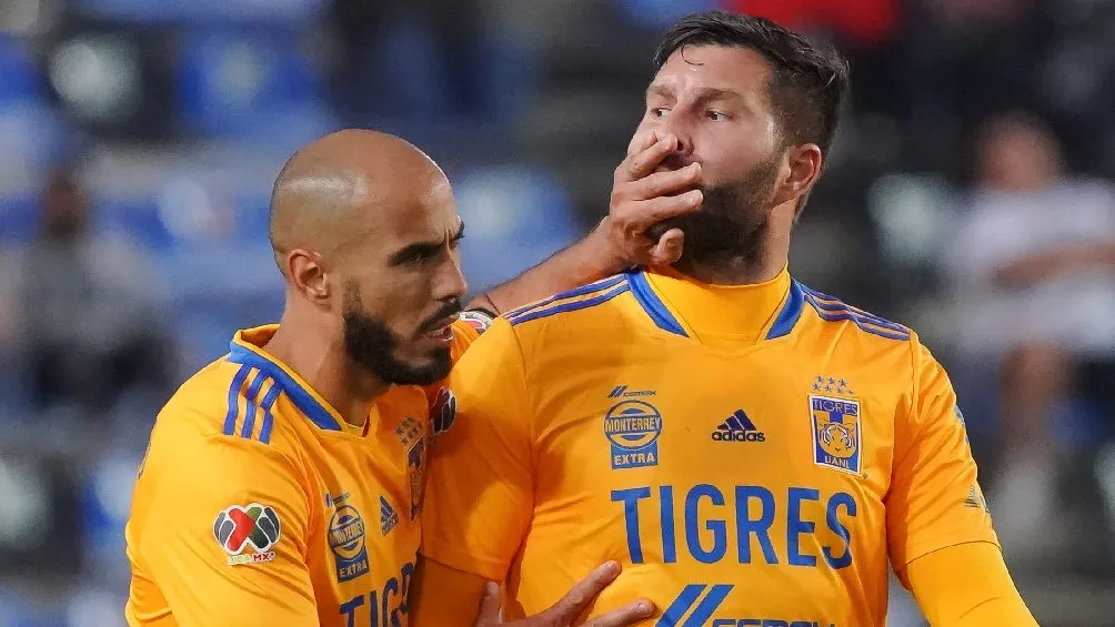 IMAGO7 Guido Pizarro tranquilizando a André-Pierre Gignac en Pachuca