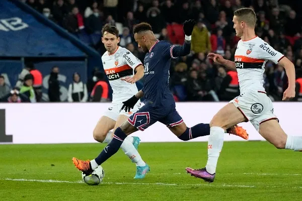 AP Neymar en acción con el PSG