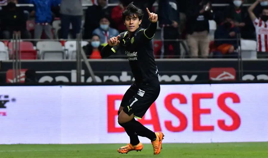 IMAGO7 Macías tras marcar ante Toluca