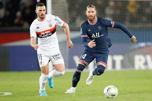 EFE Sergio Ramos en acción con el PSG