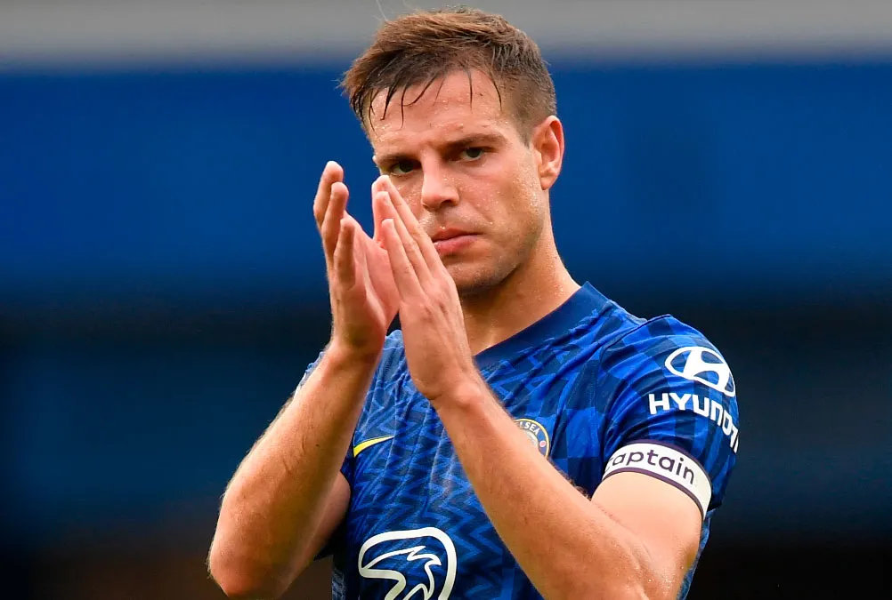 AP Azpilicueta en un juego con los Blues