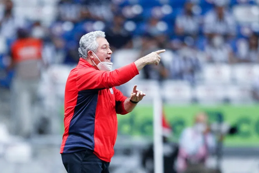 IMAGO7 Vucetich en su etapa como DT de Chivas