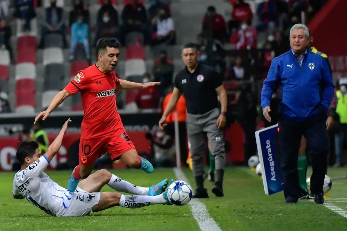 IMAGO7 Erick Aguirre en acción con Rayados