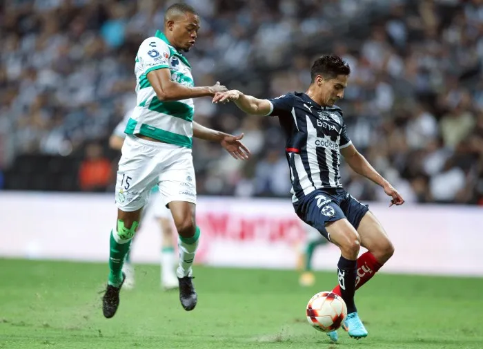 IMAGO7 Erick Aguirre en acción con Rayados