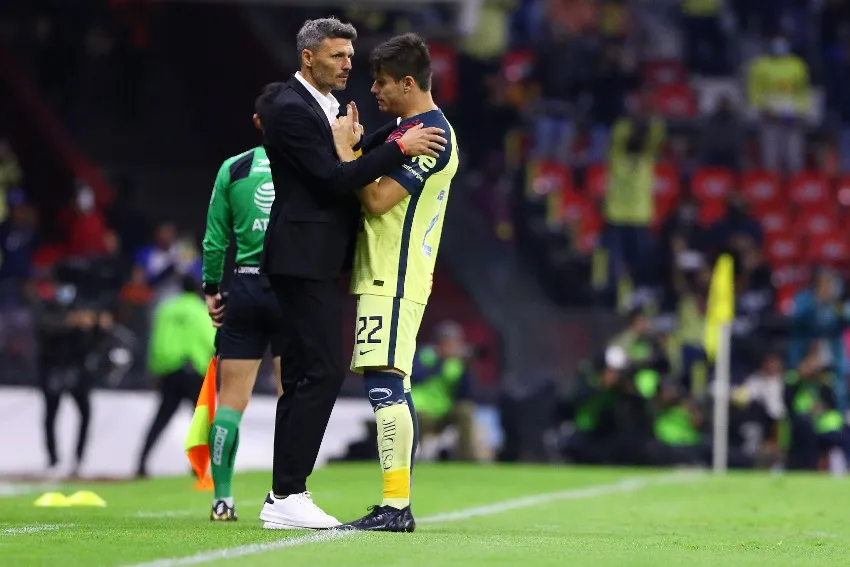 IMAGO7 Tano Ortíz y Meré en un partido de América