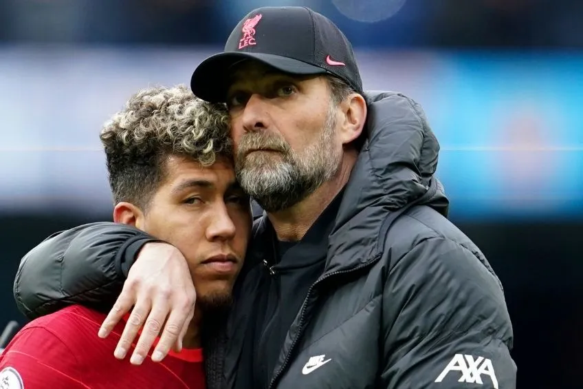 AP Jürgen Klopp junto a Roberto Firmino