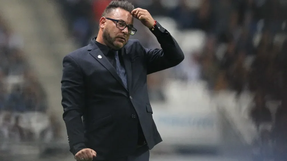 IMAGO7 Antonio Mohamed dirigiendo a los Rayados de Monterrey en Liga MX