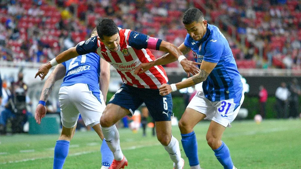 IMAGO7 Cruz Azul jugando partido de Liga MX ante Chivas en el Apertura 2021
