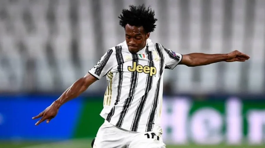 EFE Juan Cuadrado renovó hasta 2023