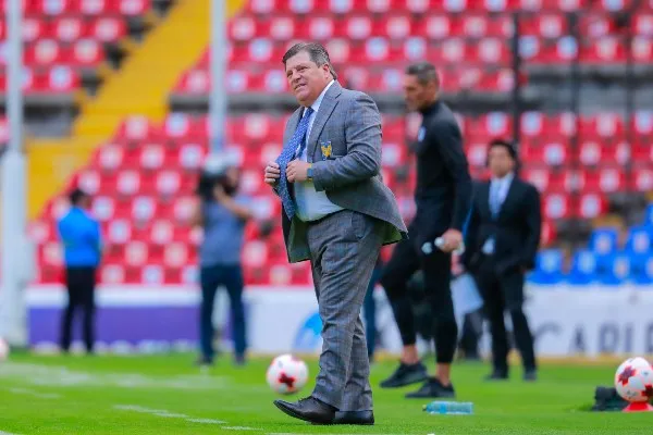IMAGO7 Miguel Herrera en acción con Tigres