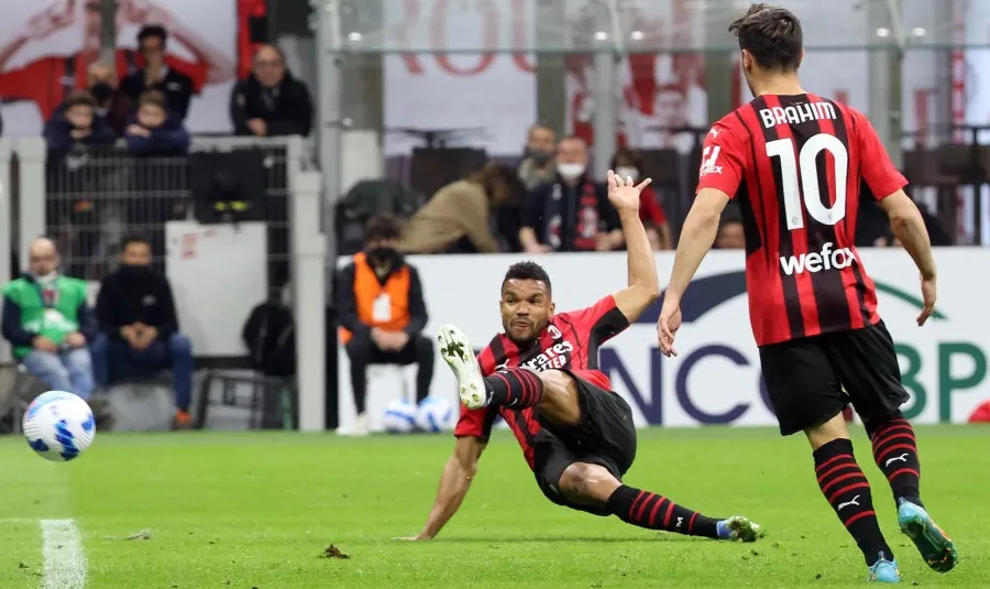 EFE Junior Messias marca su gol