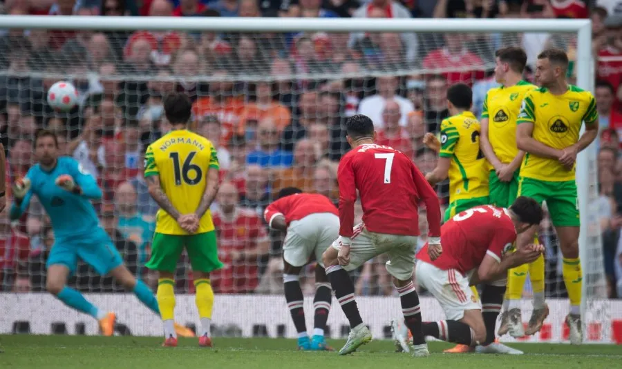 EFE Cristiano marca de tiro libre